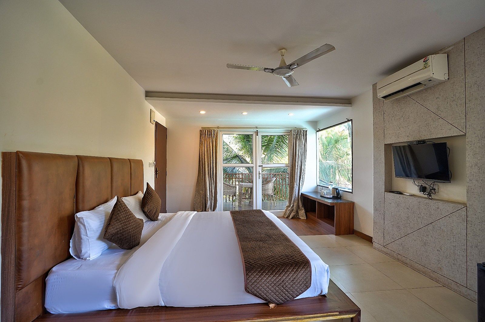 7 Sea Beach Resort Deluxe Room