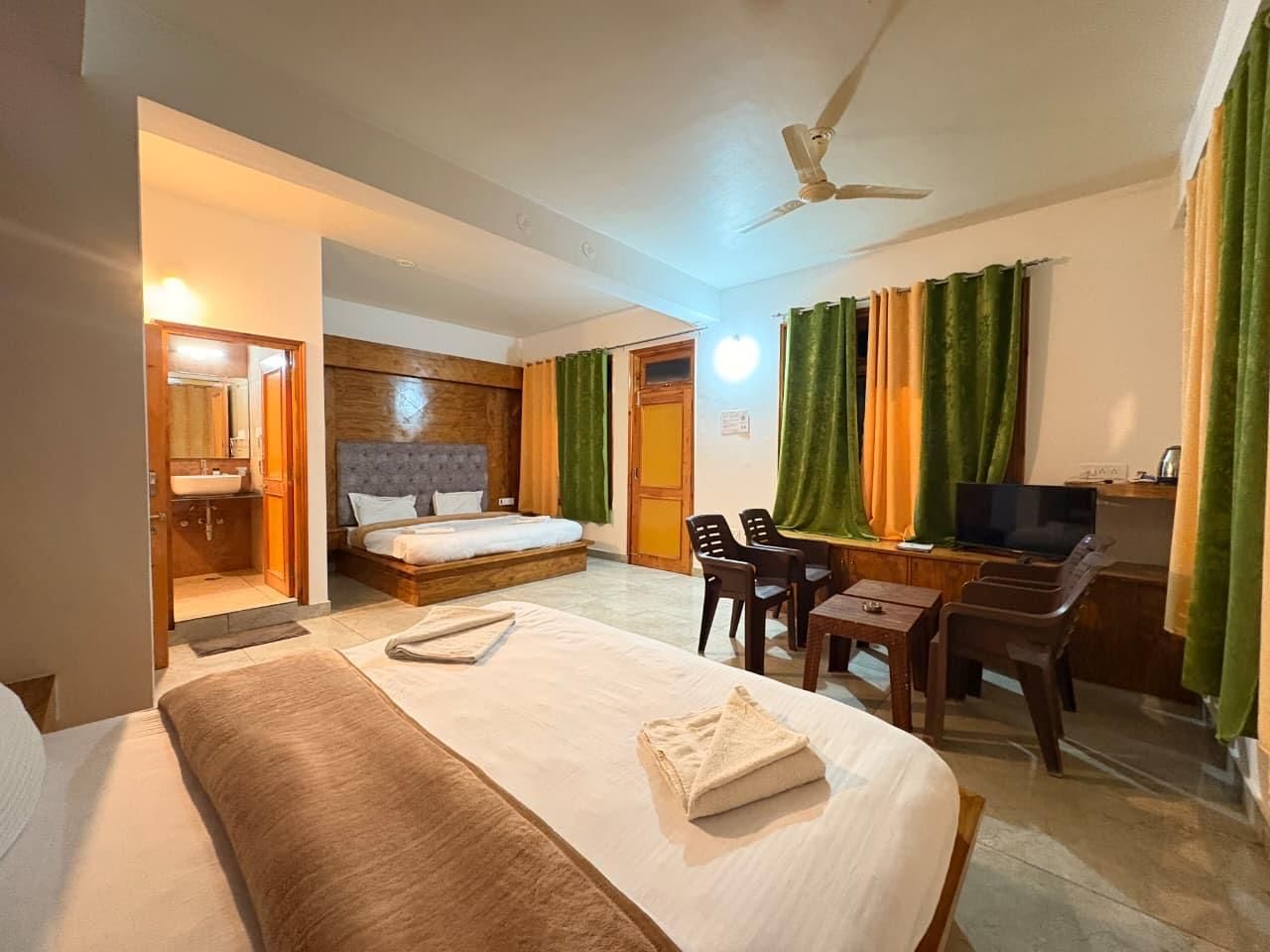 Deluxe Room with Mountain View