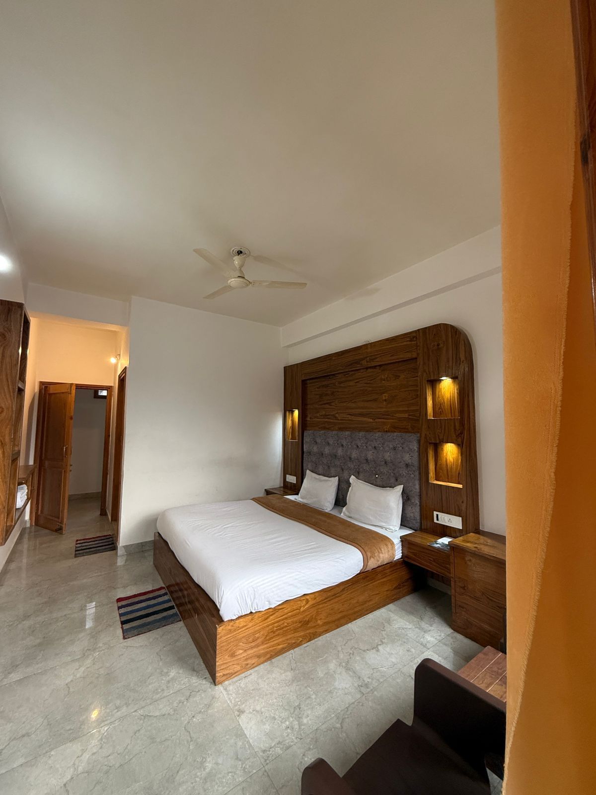 Deluxe Room with Mountain View