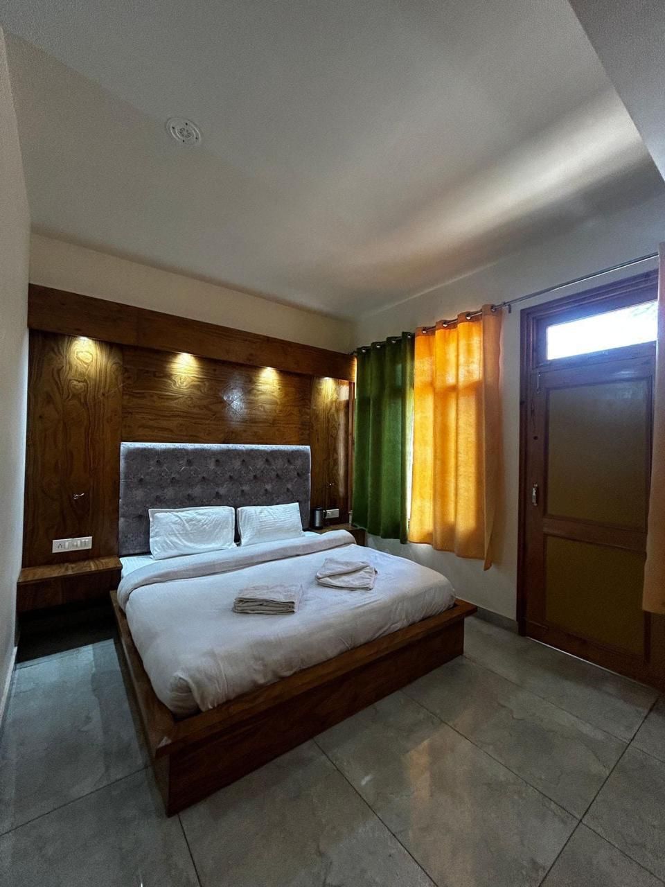 Deluxe Room with Mountain View