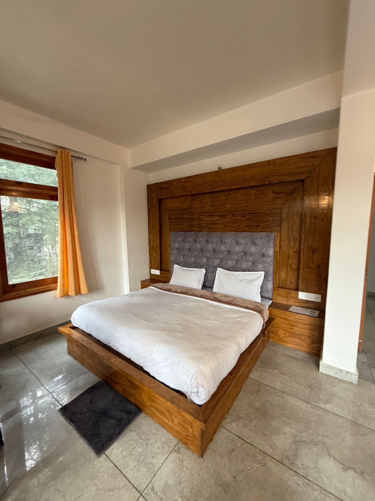 Super Deluxe Mountain View Room