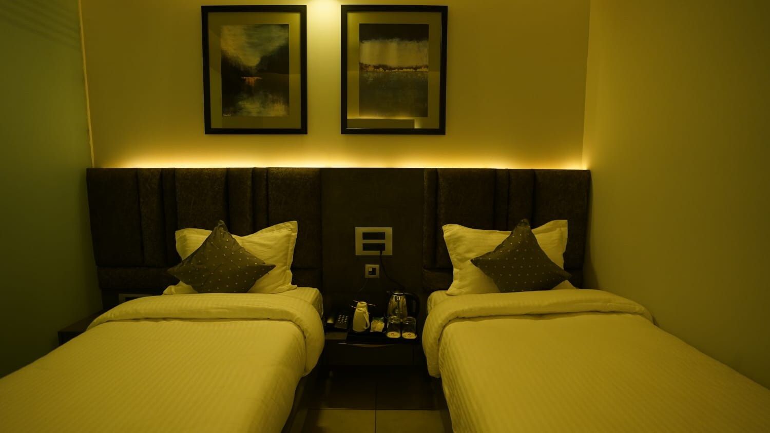 Hotel Ranbirs Alambagh Deluxe Twin Room 3