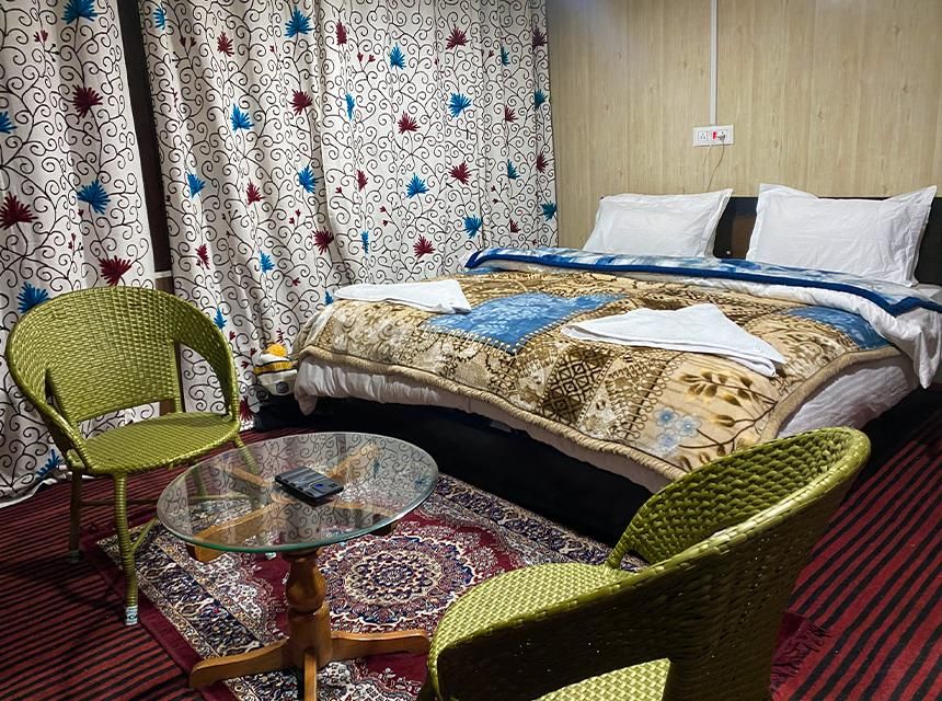 Zoop Gulmarg Deluxe Room 7