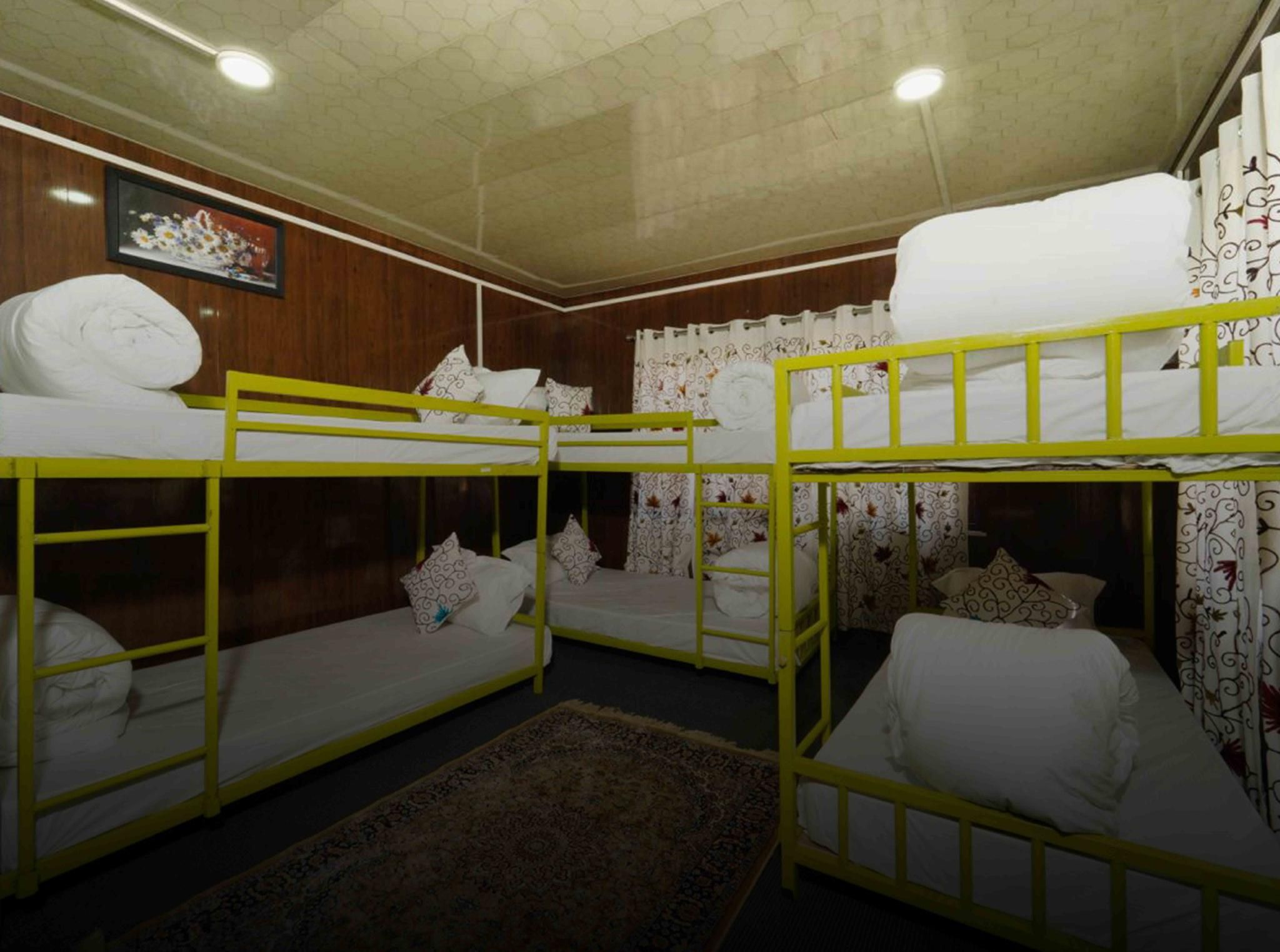 Zoop Gulmarg 6 Bed Dorm Bunk 3