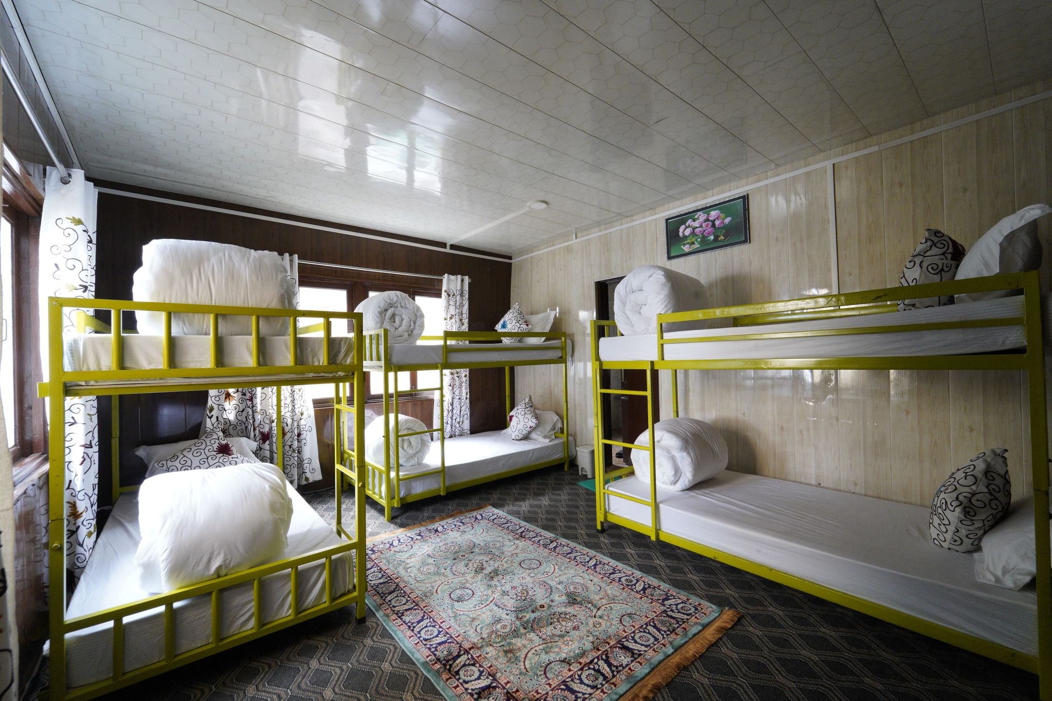 Zoop Gulmarg 6 Bed Dorm Bunk