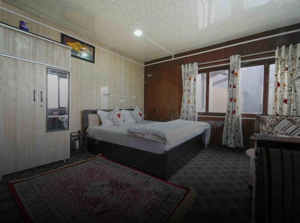 Zoop Gulmarg Premium Deluxe 6