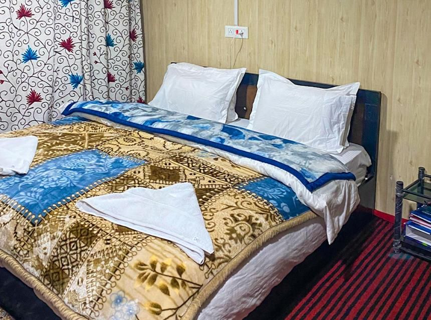 Zoop Gulmarg Deluxe Room 6