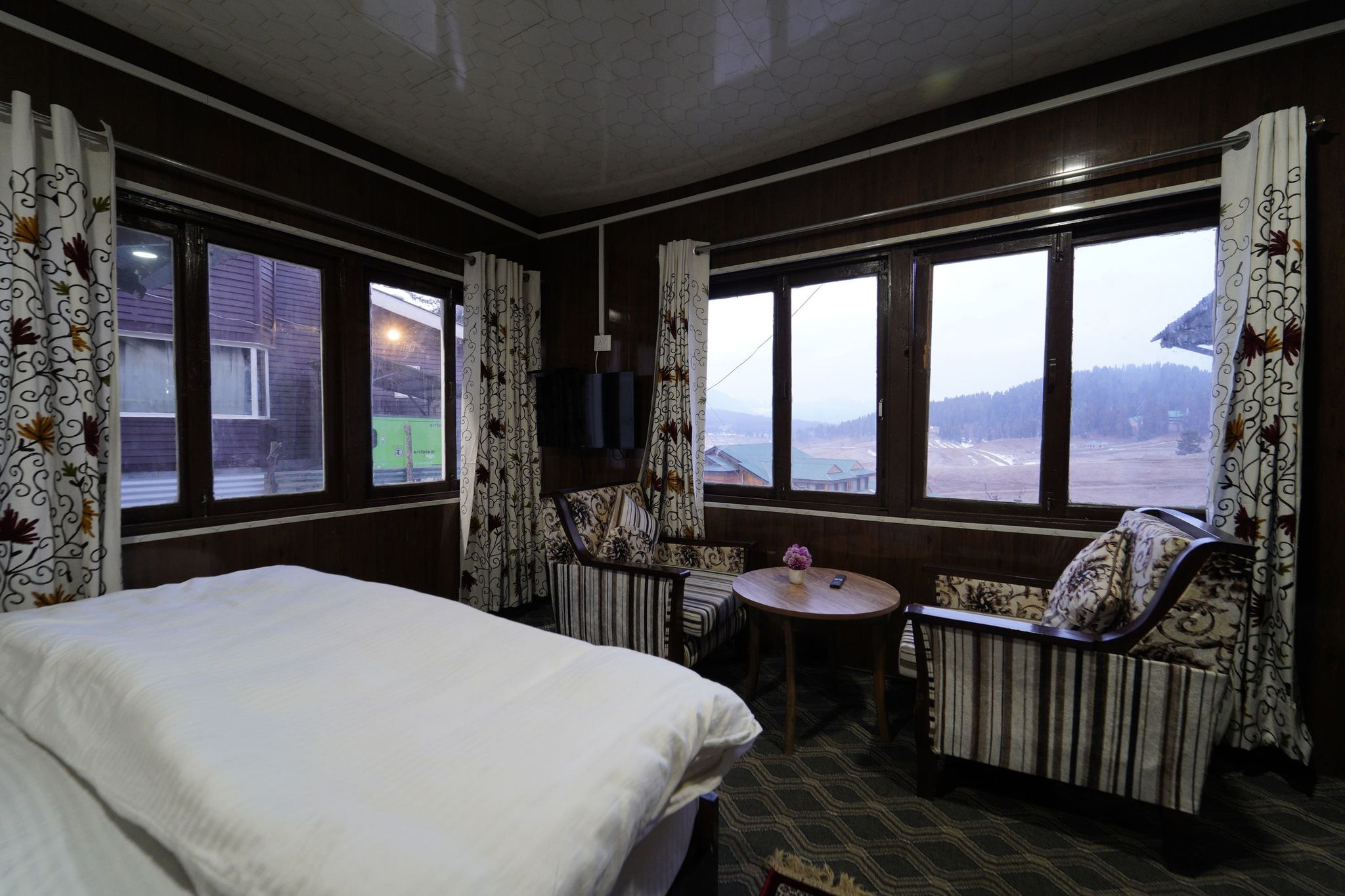 Zoop Gulmarg Premium Deluxe 4