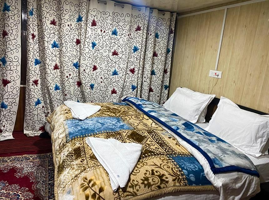 Zoop Gulmarg Deluxe Room 4