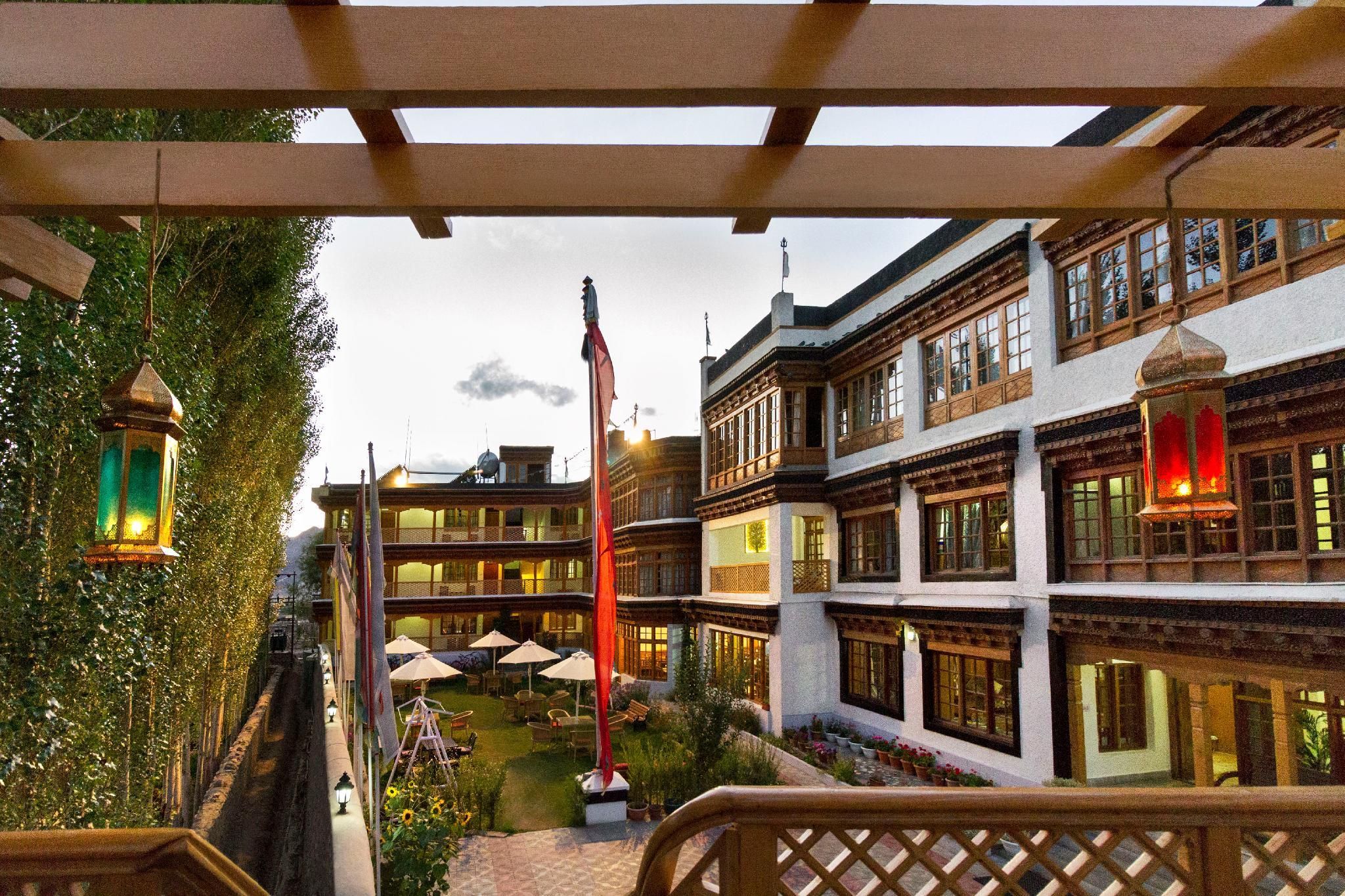 The Kaal Executive Suite Room With Balcony 5