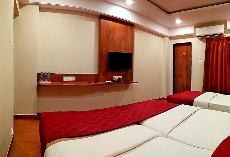 FAMILY ROOM AC 3 BED