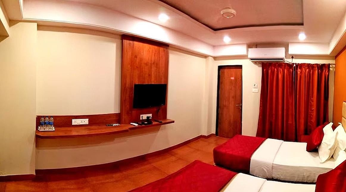 FAMILY ROOM AC 3 BED