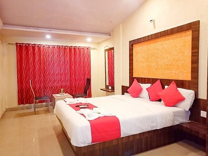 Deluxe King Room with Mountain View