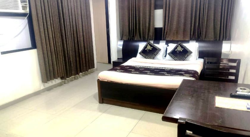 Double Bed AC