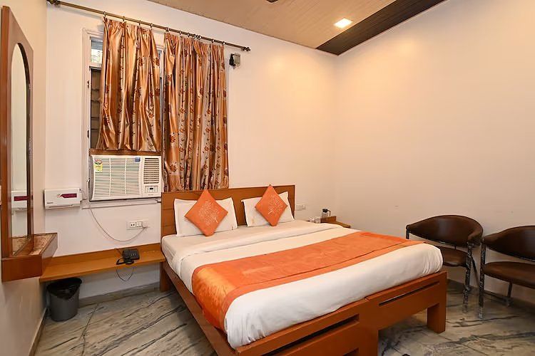 Hotel Paradise Continental- 800 Meters from Railway Station Deluxe AC Room 3