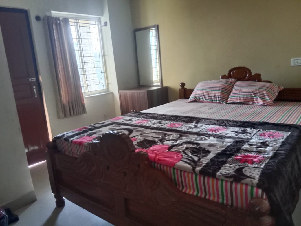 Hotel Gangaarati Deluxe Double Bed Room Non AC 2
