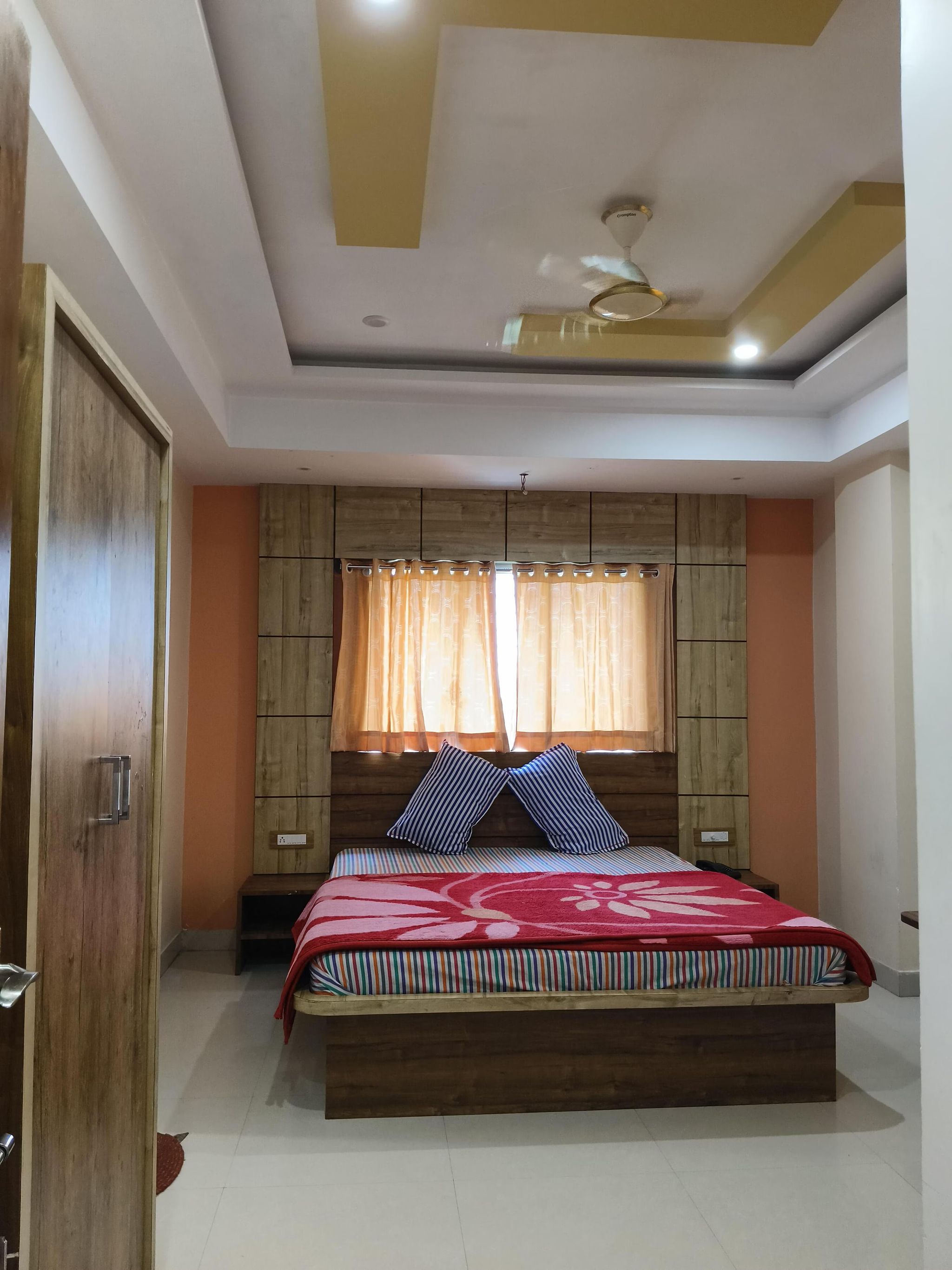 Hotel Gangaarati Deluxe Double Bed Room Non AC 4