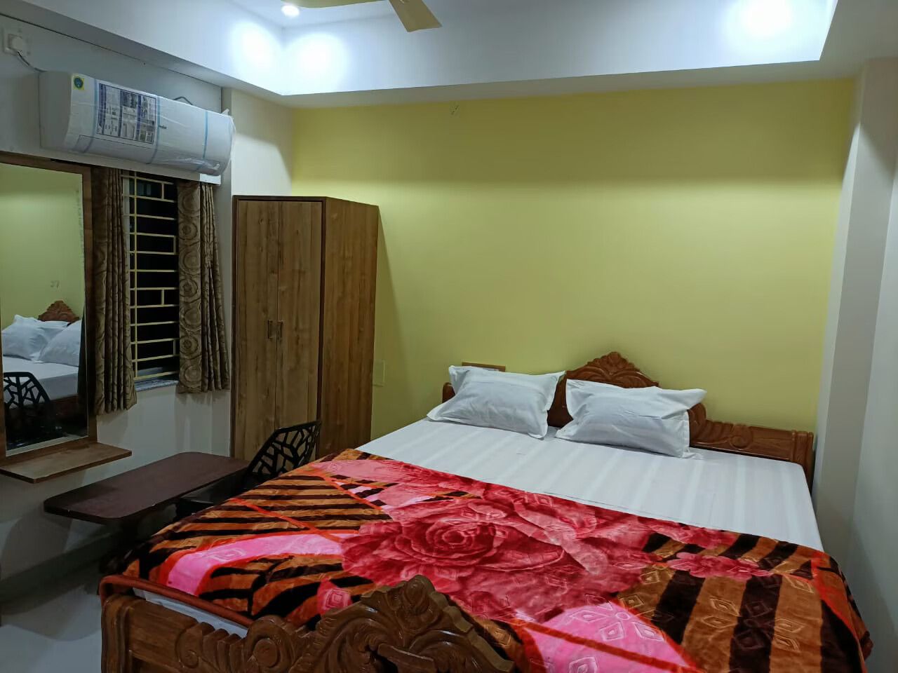 Hotel Gangaarati Deluxe Double Bed Room Non AC 5