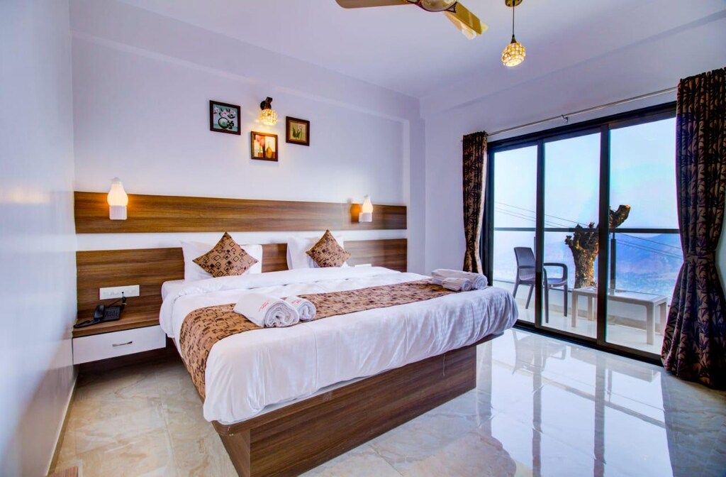 Deluxe AC Room With Balcony - Valley View