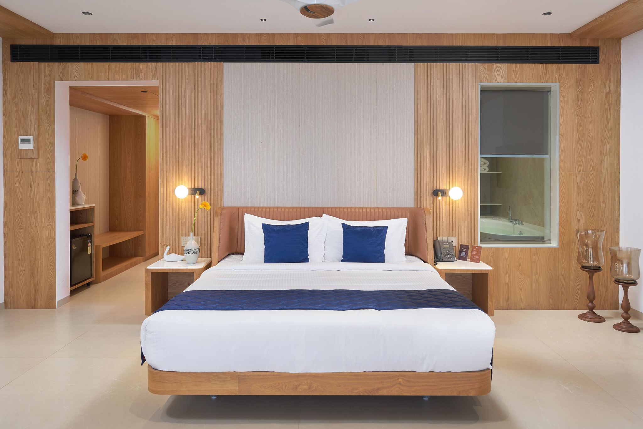 Serenity Lake View Luxury Suite with Jacuzzi