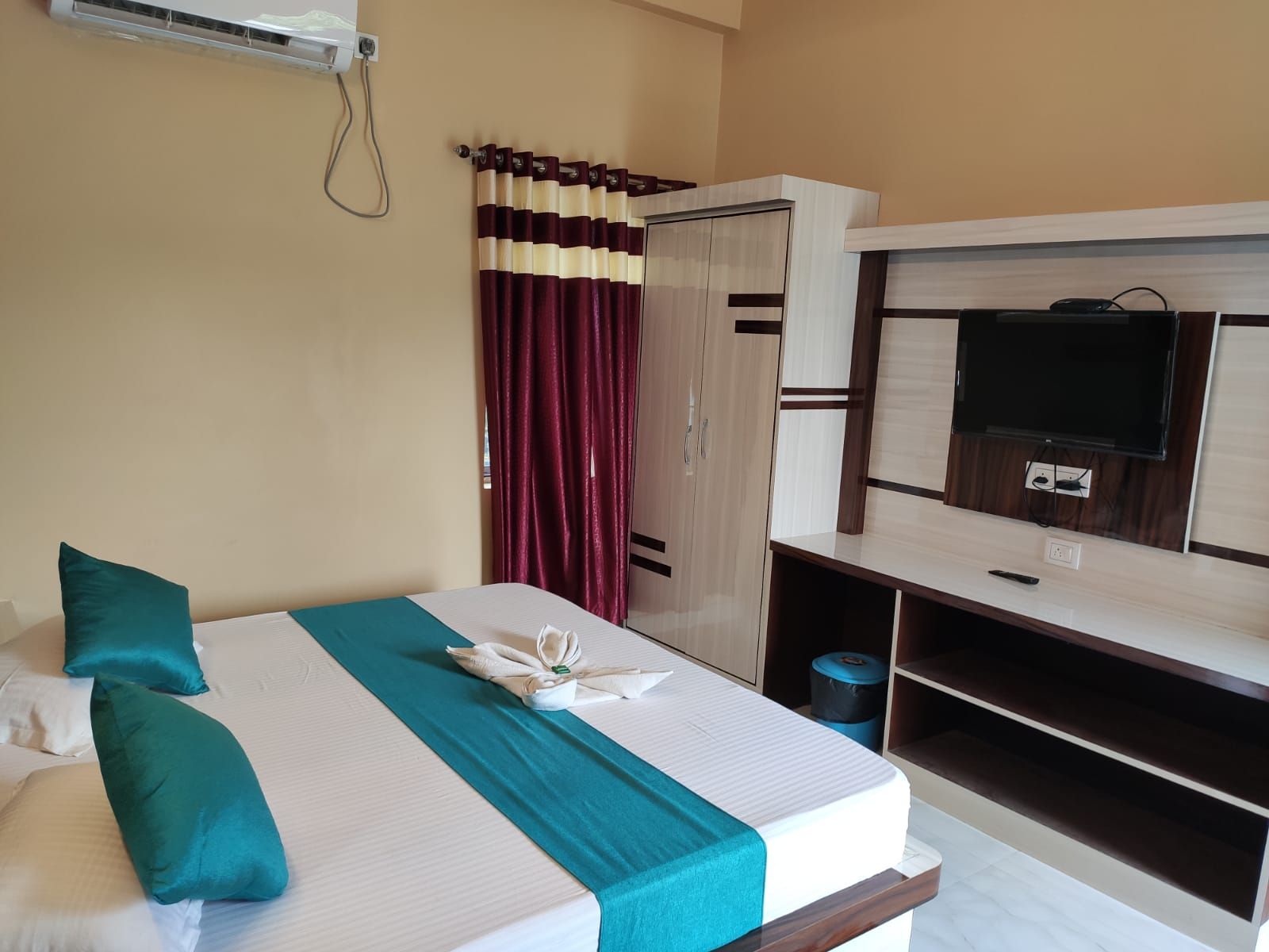 Super Deluxe Side Sea View room from common balcony