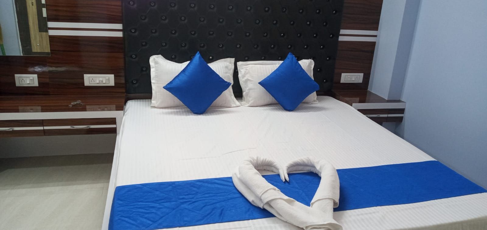 Super Deluxe Side Sea View room from common balcony