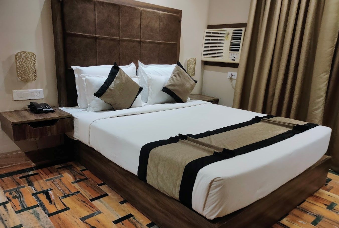 i-TOWNe A Unit of Hotel Shivam International Premium Suite