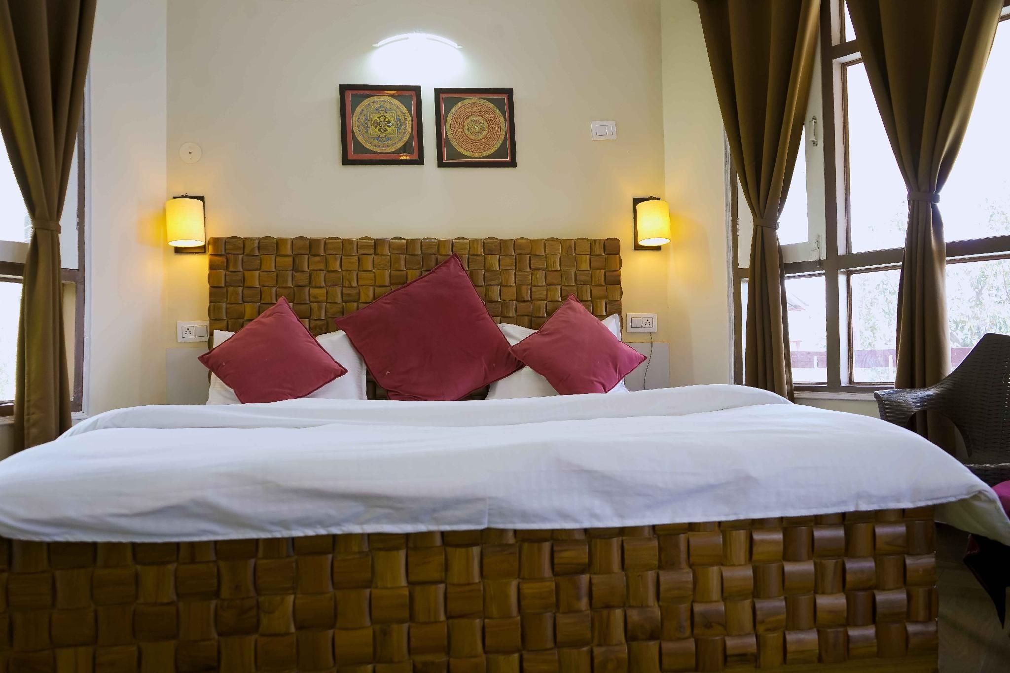 Luxury Pool View Room