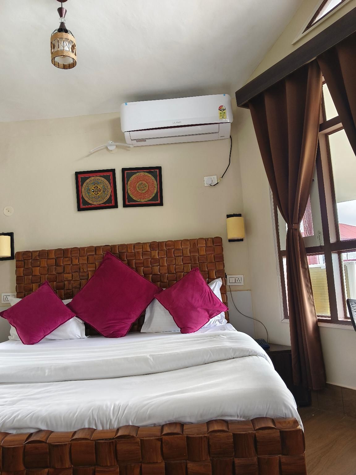 Luxury Balcony Room with Centrally Air Condition