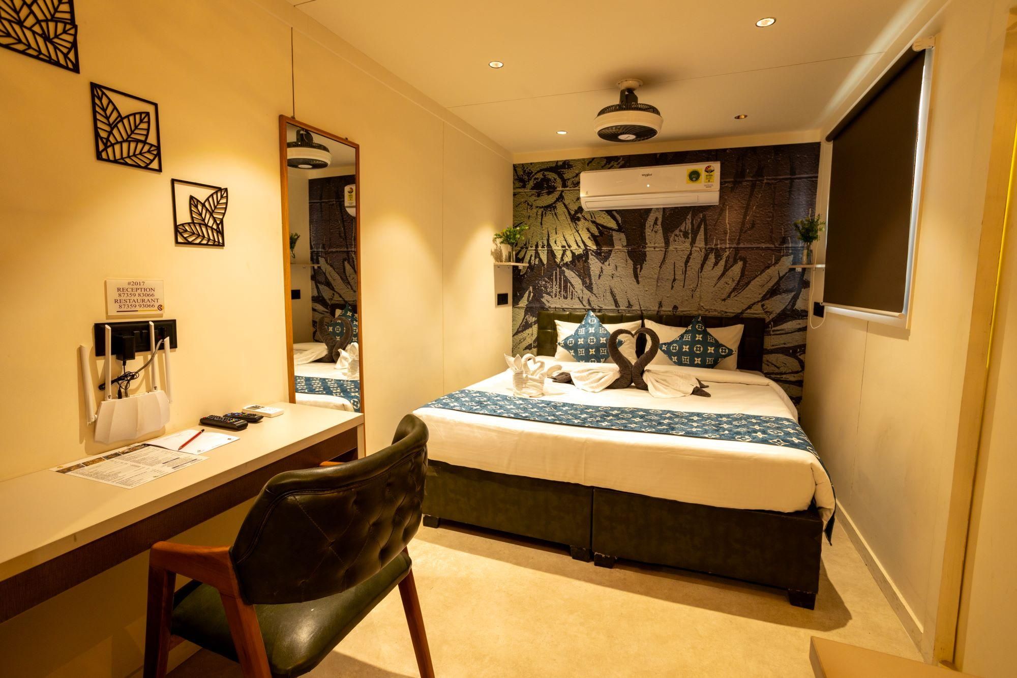 Click Hotel Mundra Queen Room