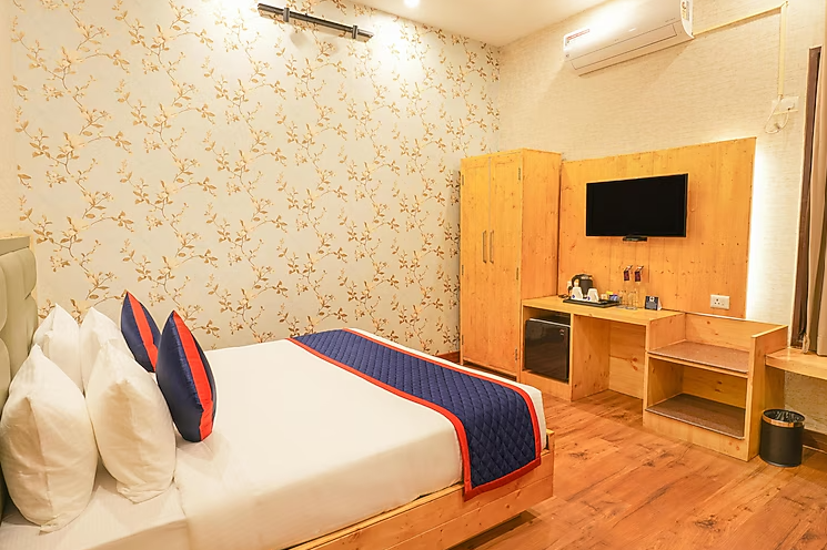 Hotel Bella Heights – Near Dalai Lama Temple Deluxe AC Room with Balcony 5