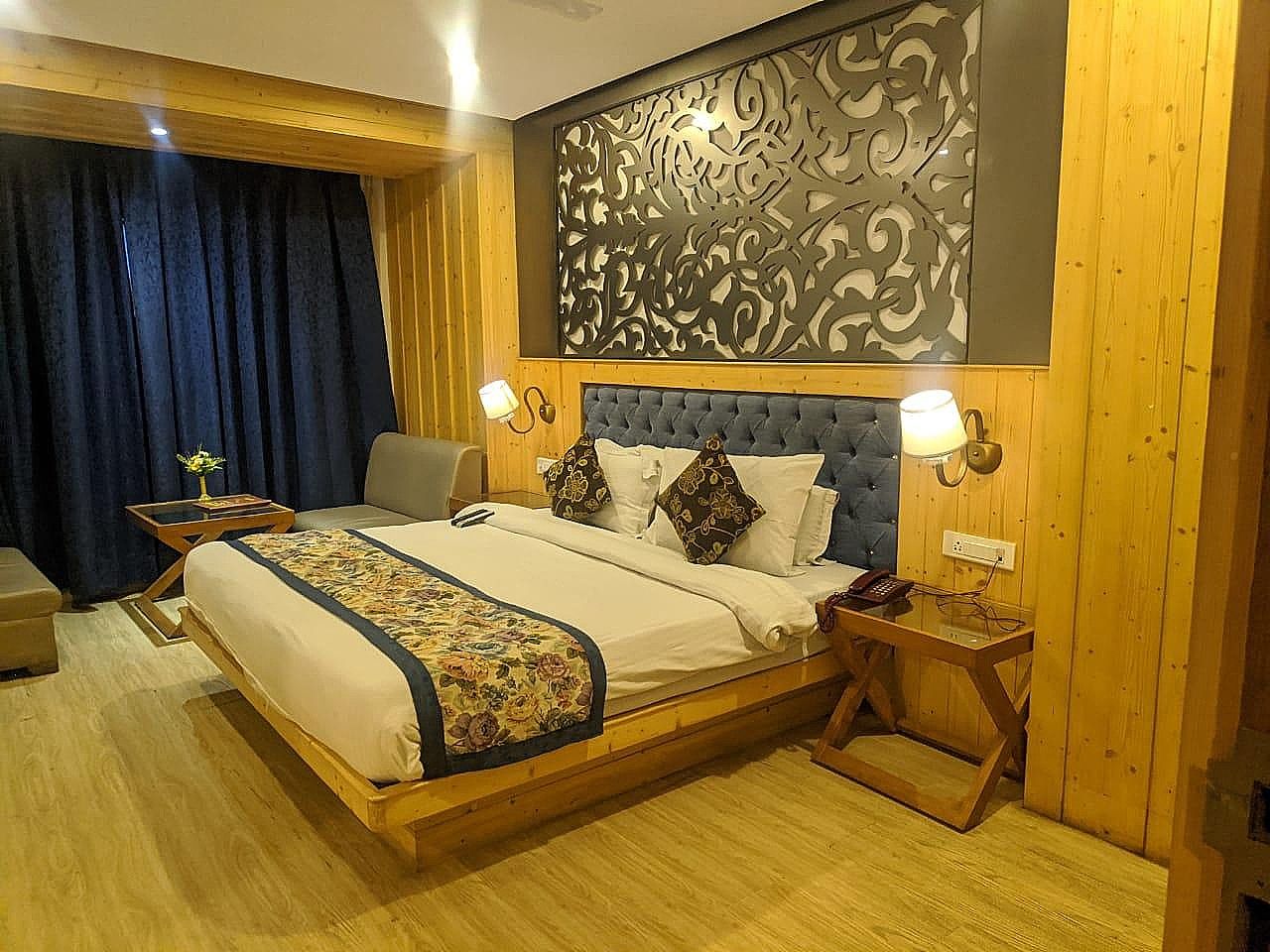 Hotel Queen Plaza Deluxe Room 3