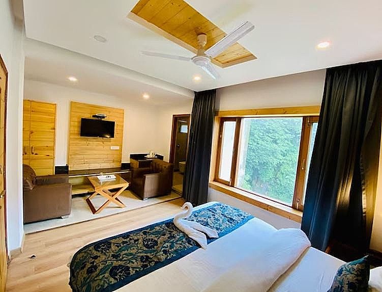 Hotel Queen Plaza Deluxe Room 2