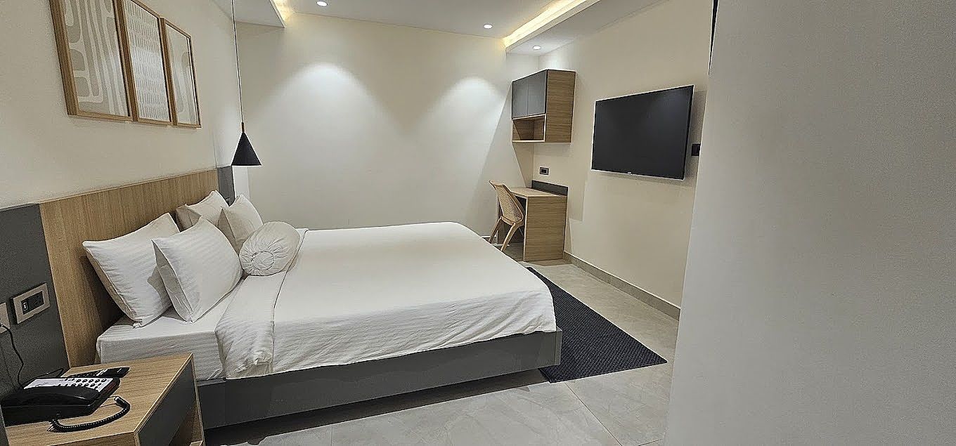 SKYLA Studios & Suites - Kondapur Premier King Supreme 3