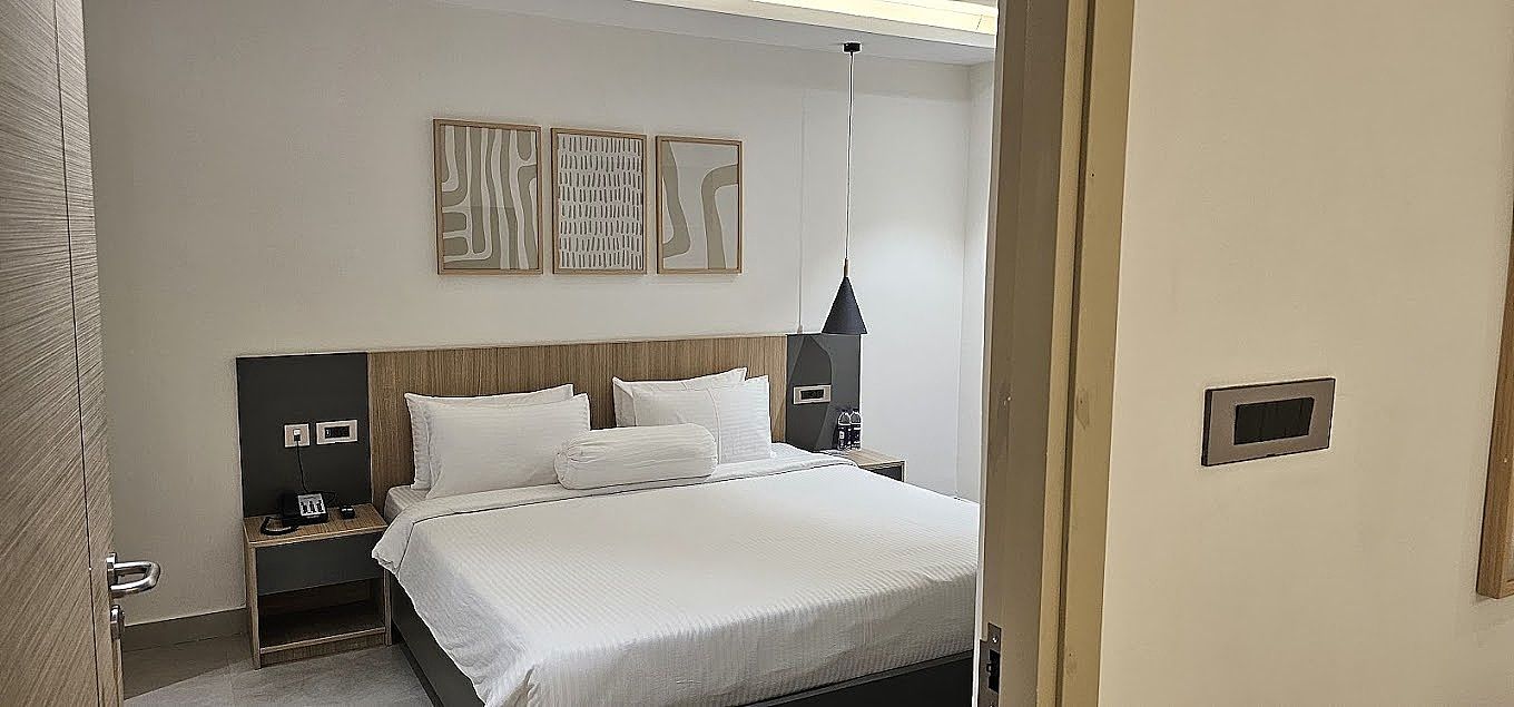 SKYLA Studios & Suites - Kondapur Premier King Supreme