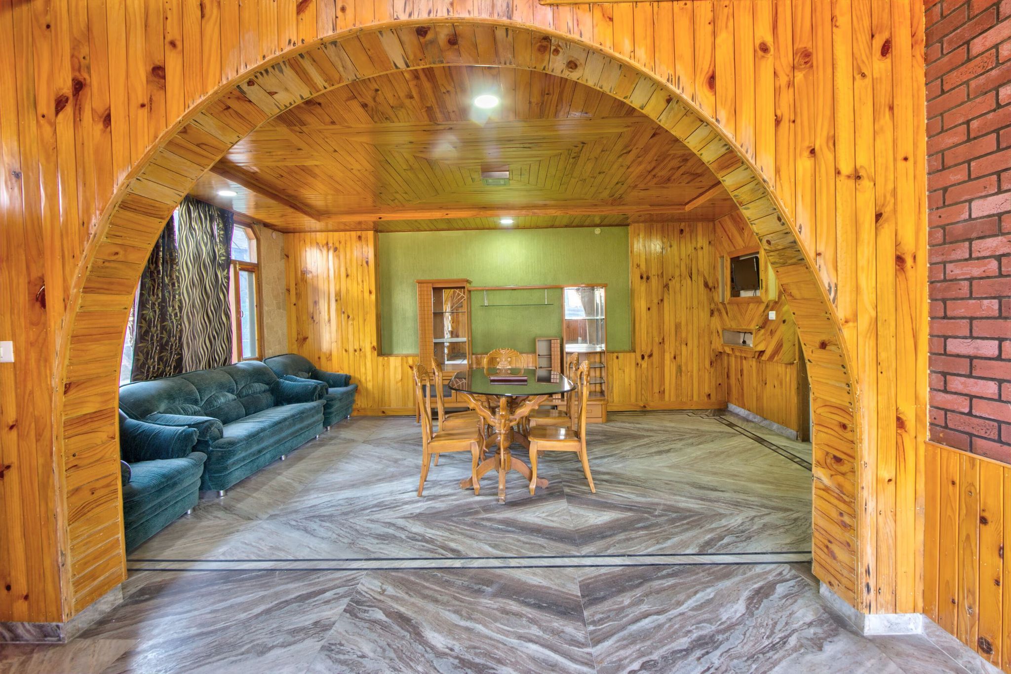 Hotel Parkar Plaza