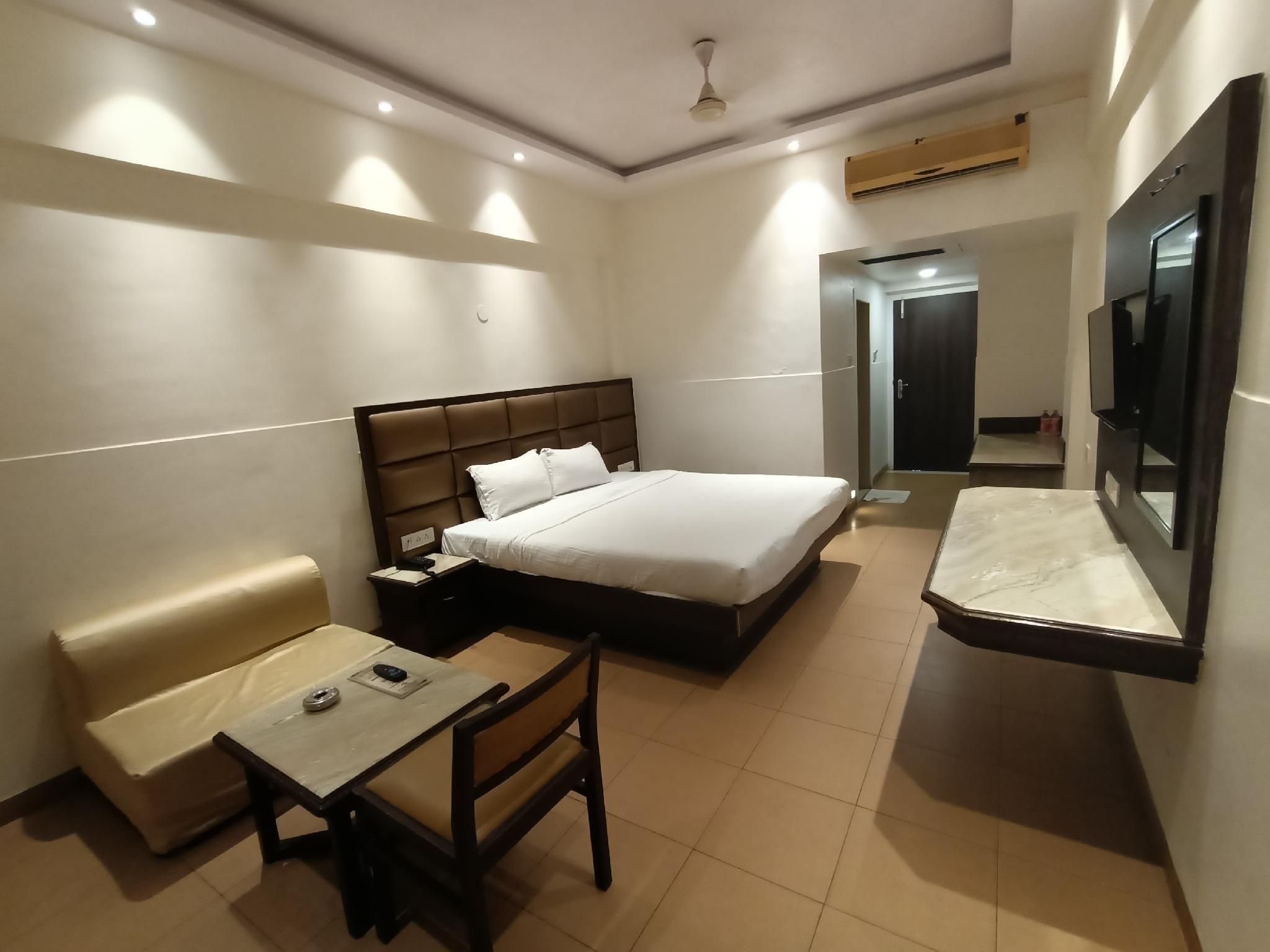 Royal Garden Resort Deluxe Executive Double Room 2