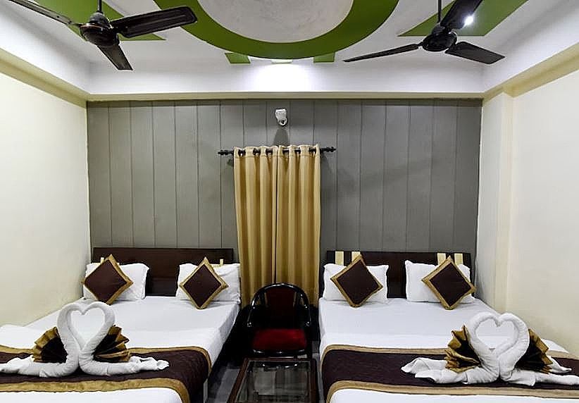 Quadruple AC Window Room