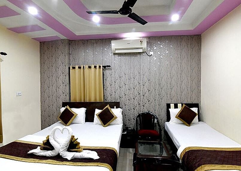 Triple AC Window Room