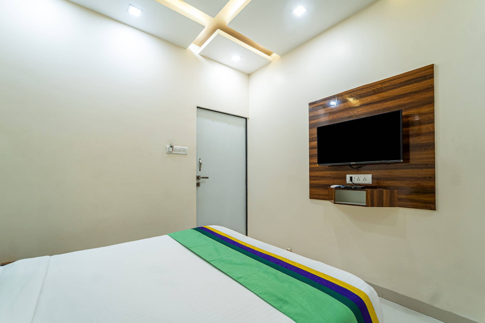 Treebo Kaizen, 3 Kms From Paragliding Economy Double Room 2