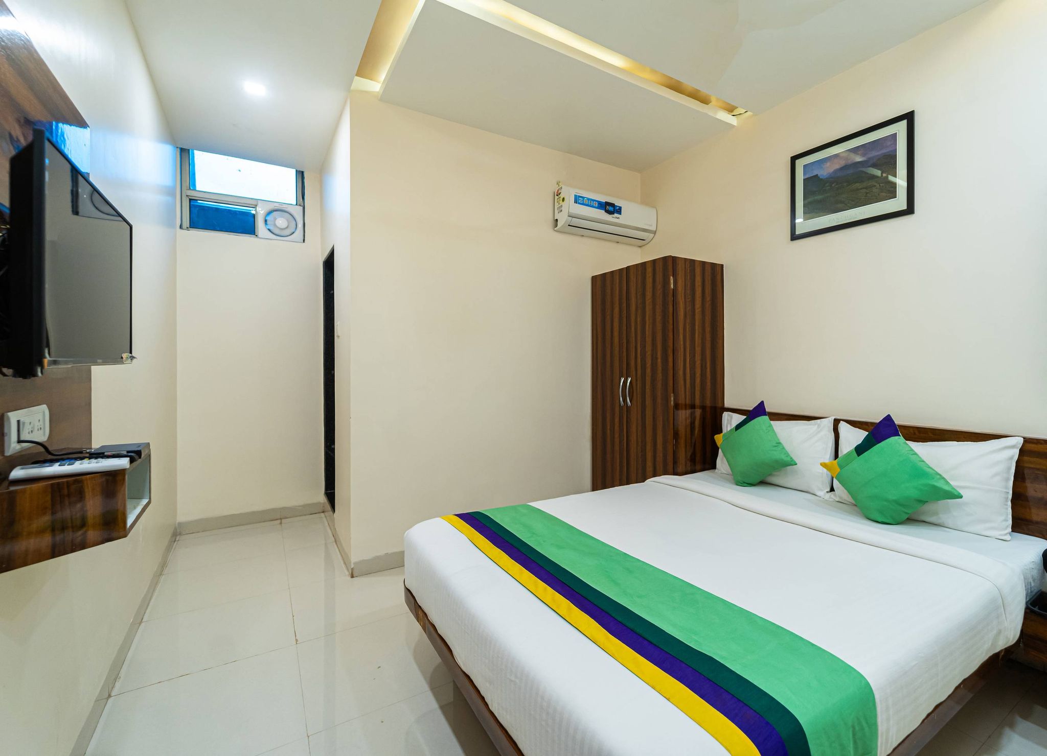 Treebo Kaizen, 3 Kms From Paragliding Economy Double Room 3