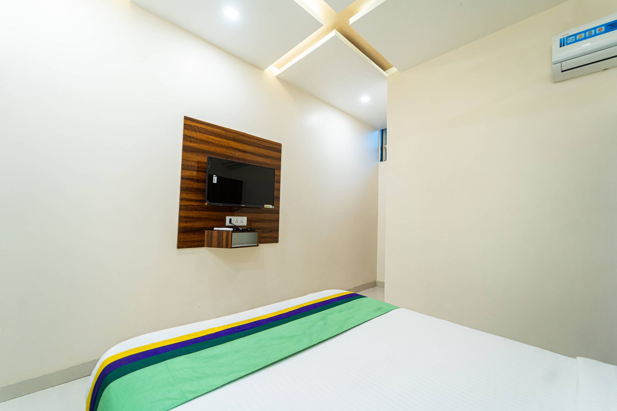 Treebo Kaizen, 3 Kms From Paragliding Economy Double Room 4