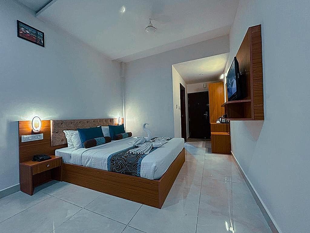 Happy Stays - Whitefield Deluxe Room 2