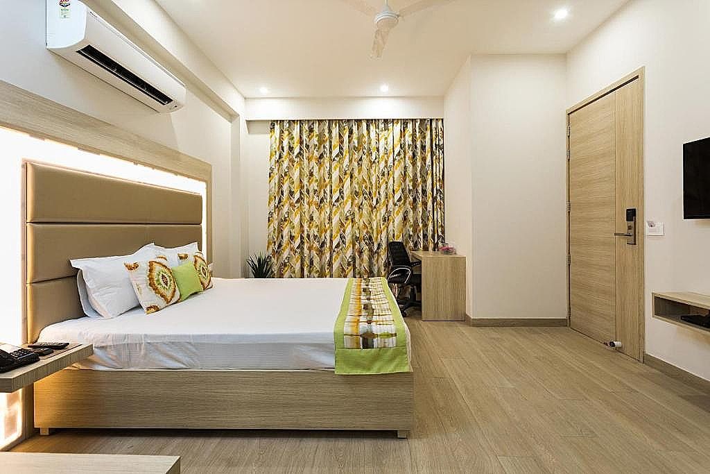 Hotel Silver Oak @ Sector 39 Deluxe Room
