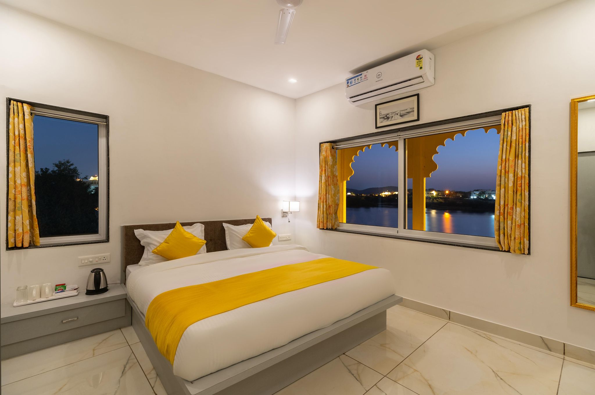 Deluxe Double Room (Lake View)