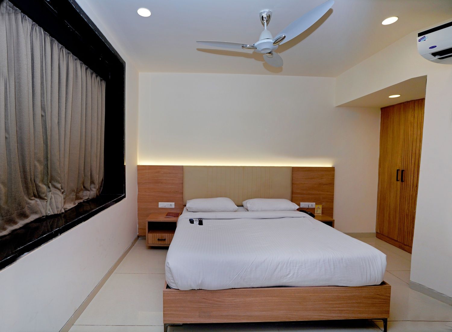 Deluxe King Bed