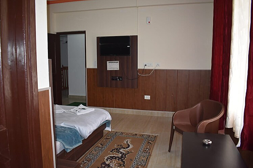 Hotel Yes Comfort Villa Super Deluxe Room With Balcony and Mountain View 9
