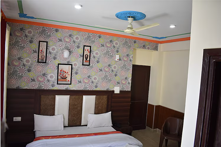 Hotel Yes Comfort Villa Super Deluxe Room With Balcony and Mountain View 2