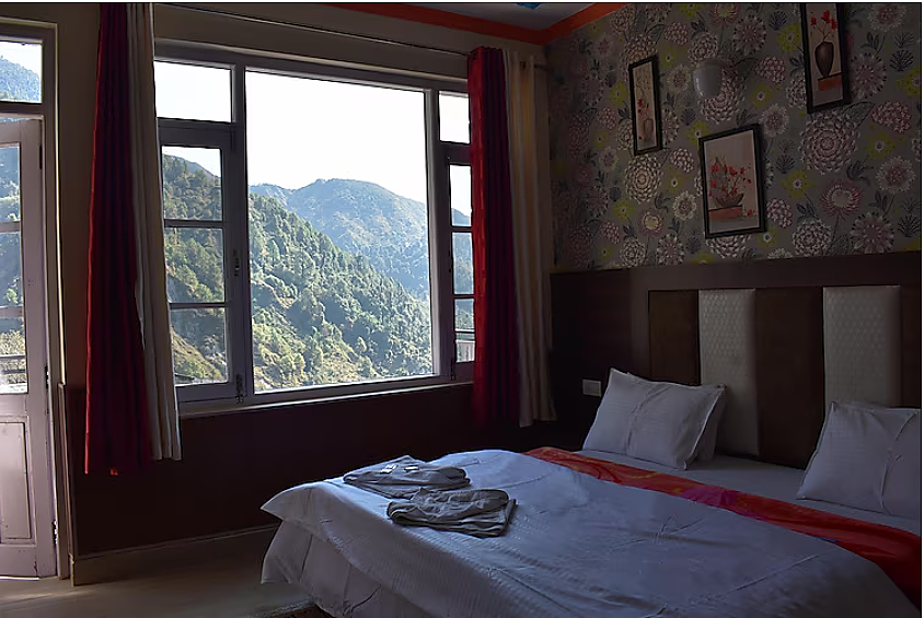 Hotel Yes Comfort Villa Super Deluxe Room With Balcony and Mountain View 10