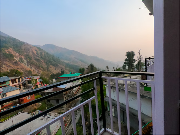 Hotel Yes Comfort Villa Super Deluxe Room With Balcony and Mountain View 7
